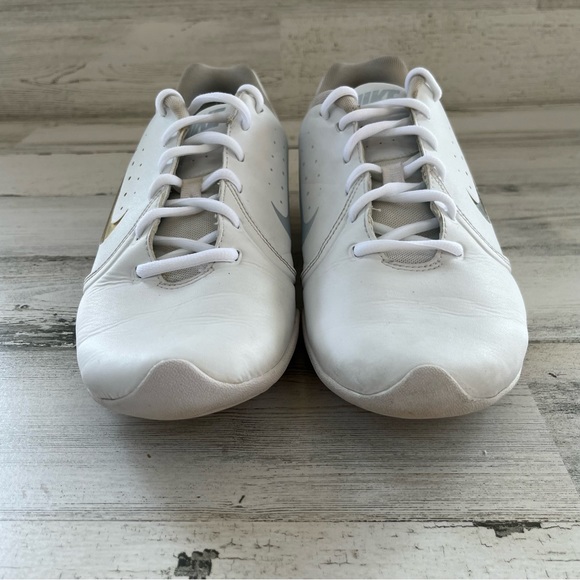 Nike Women’s Sport Lace up Cheer Shoes Size 10.5 Man Made Materials - Picture 4 of 9